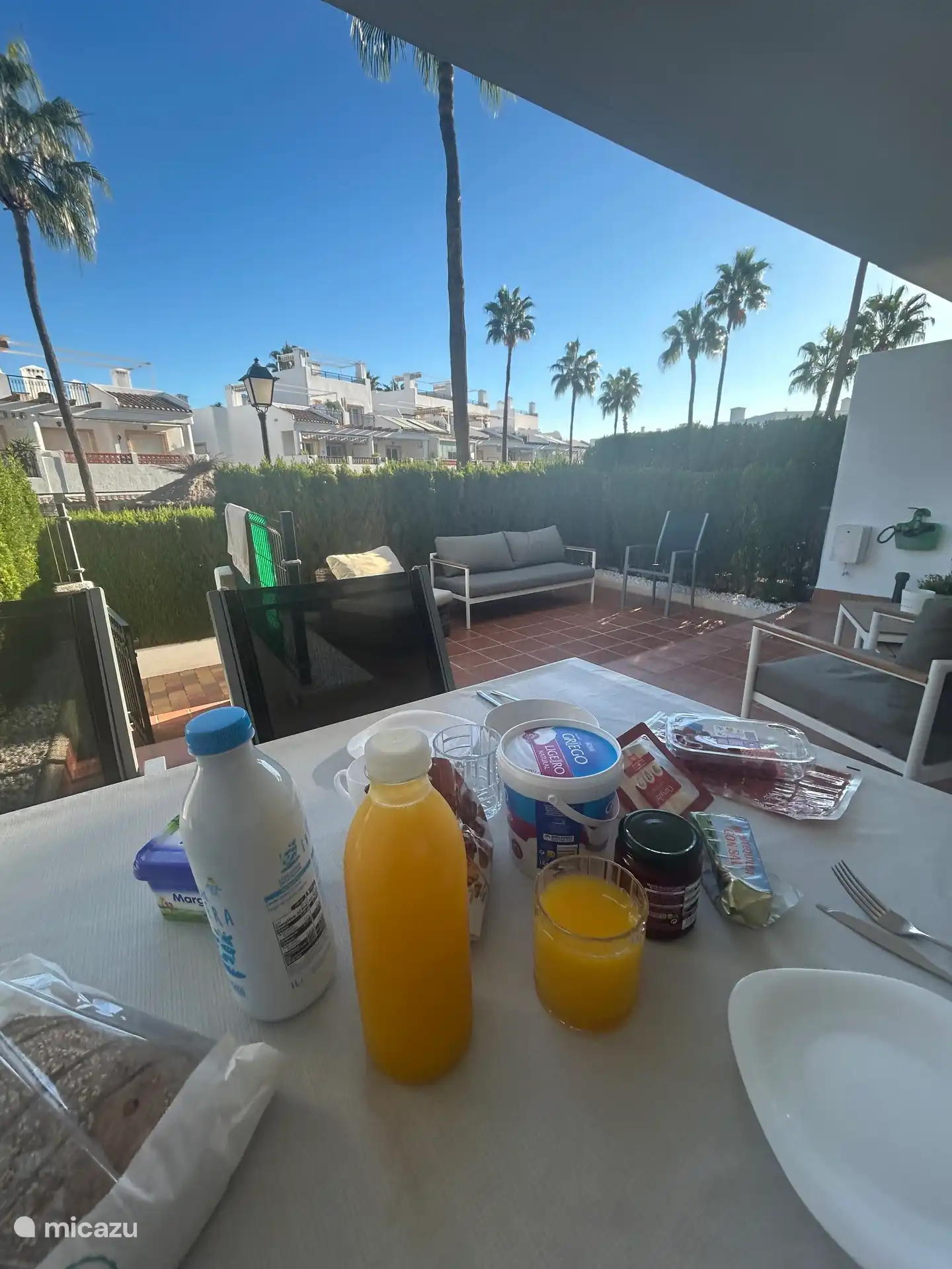 Frühstück auf der Terrasse