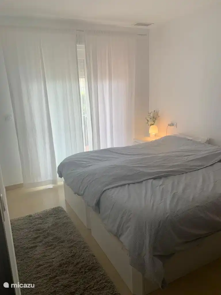 slaapkamer 1, master bedroom