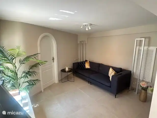 Appartement avec piscine à Casa Naranja | Espagne, Costa Blanca, Jávea - appartement Salon avec joli canapé et télévision.