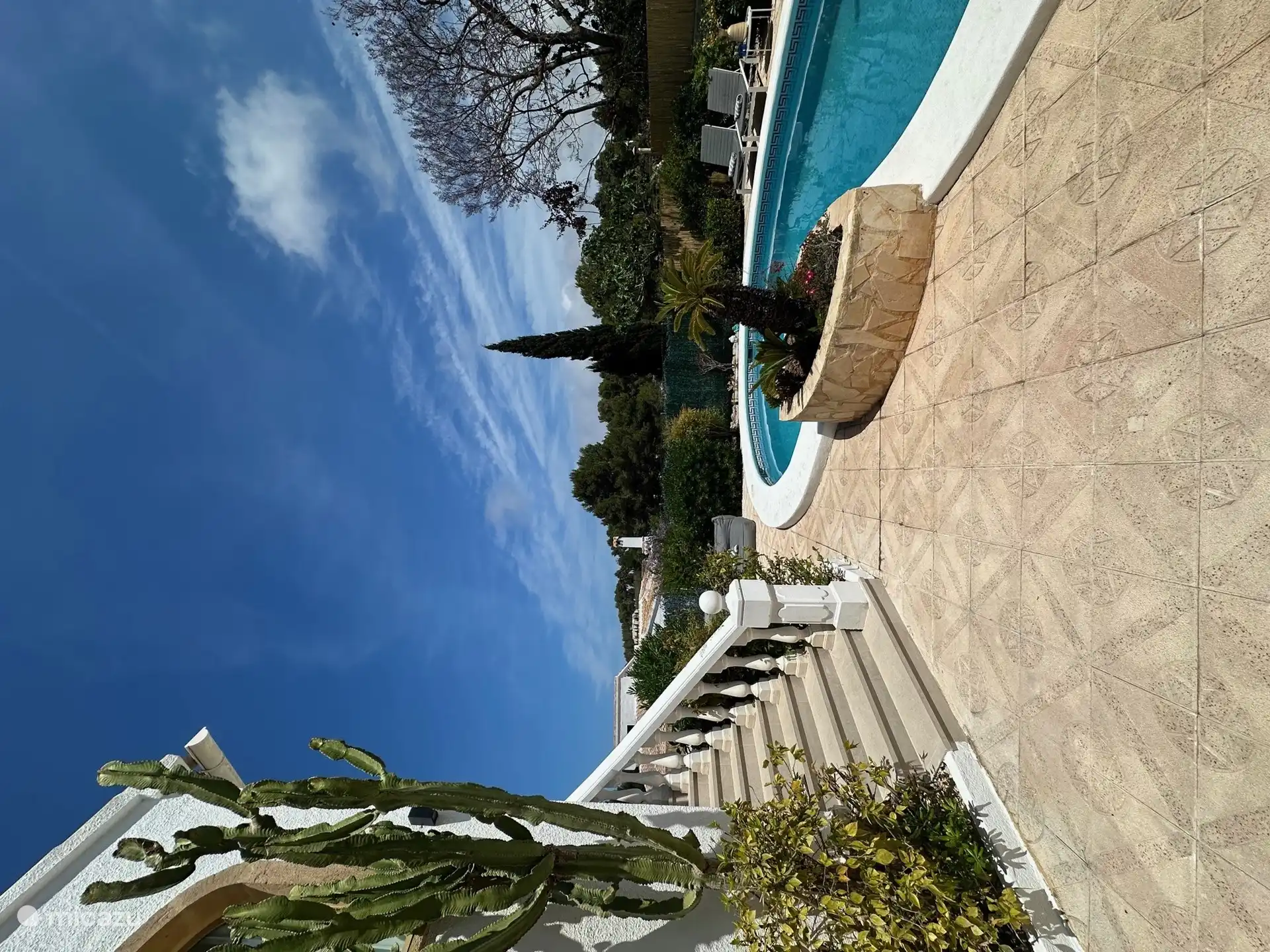 Doorkijk vanaf de veranda