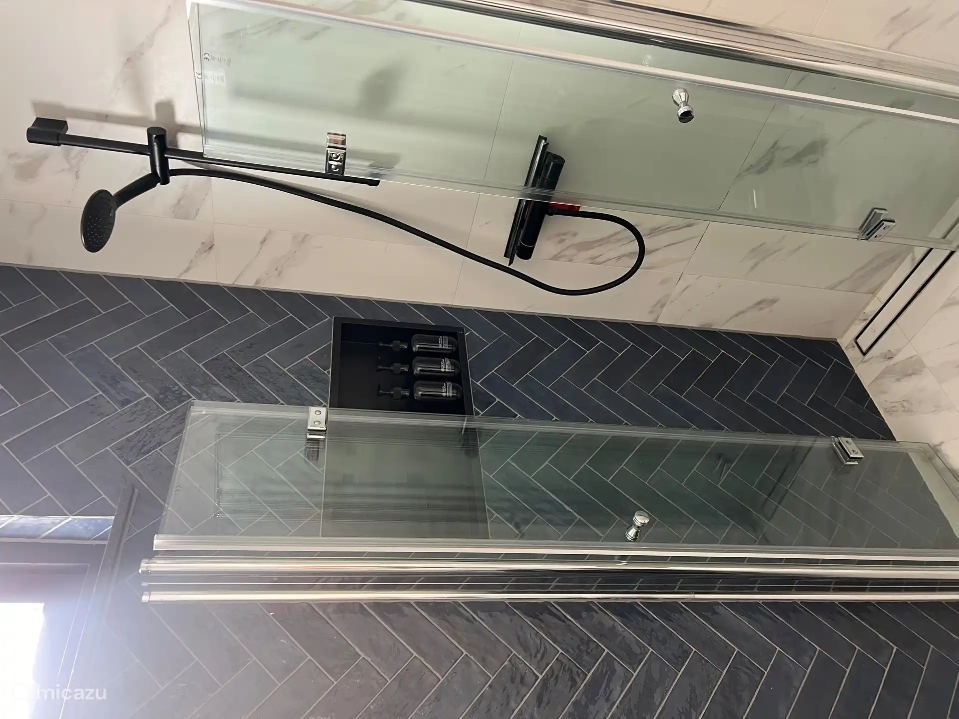 Luxurious and modern bathroom 