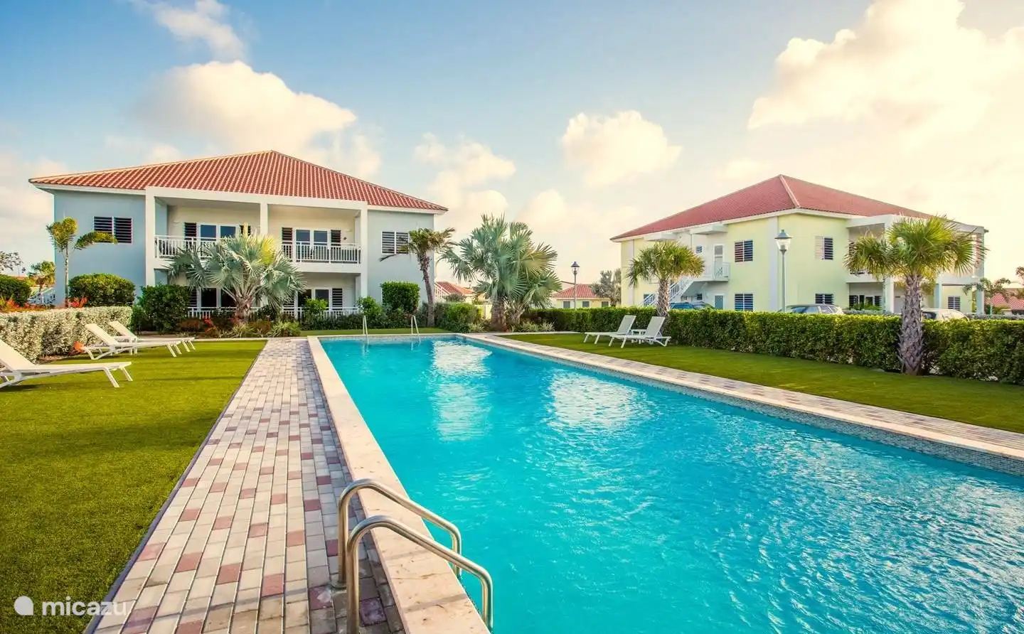 Großer Gemeinschaftspool, perfekt zum Bahnenschwimmen!