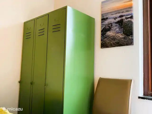 Herkingen en Países Bajos, Holanda Meridional, Herkingen - casa vacacional Armario del dormitorio en la planta baja