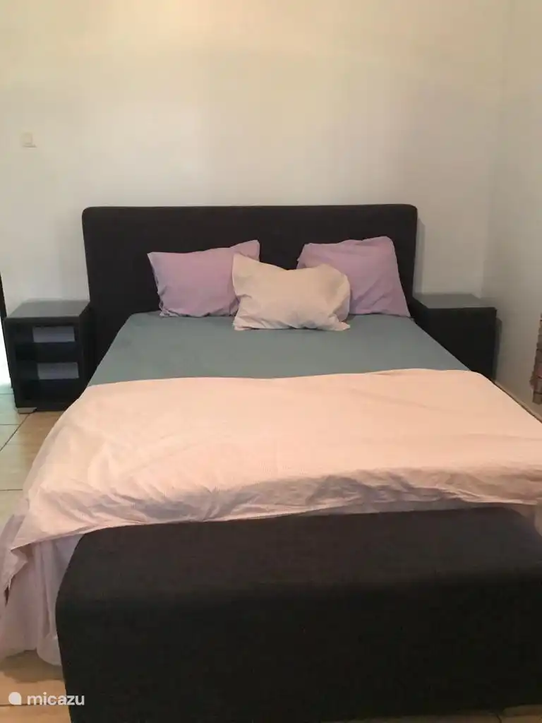 Schlafzimmer 1 mit Boxspringbett 