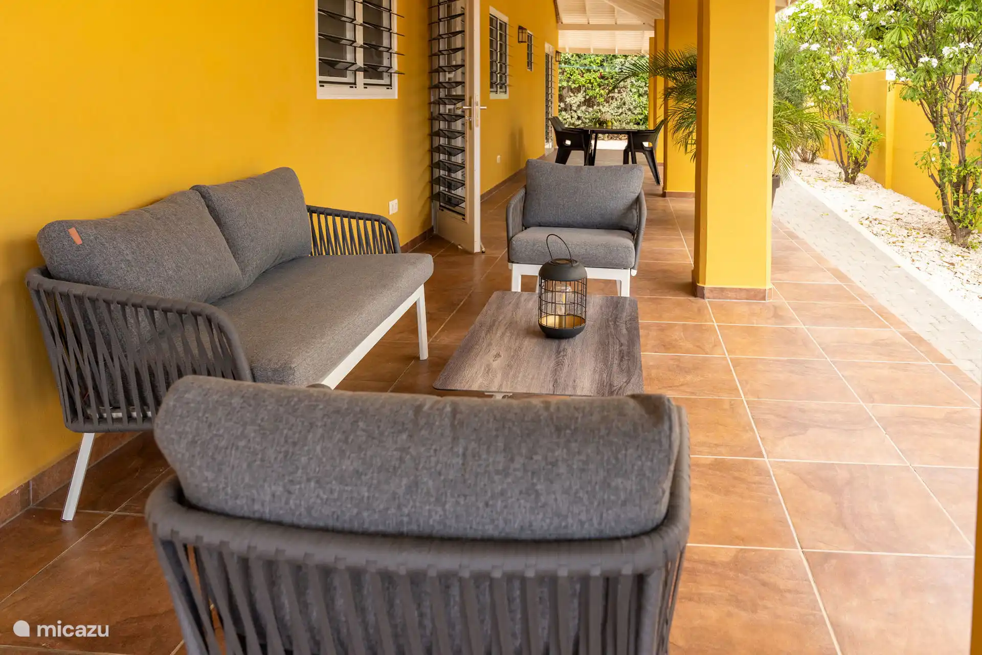 Geräumige Verandafront.