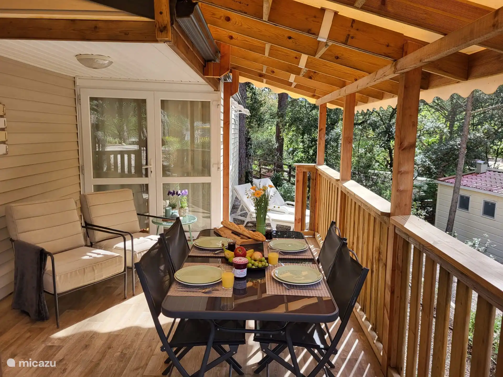 Genießen Sie die geräumige Veranda