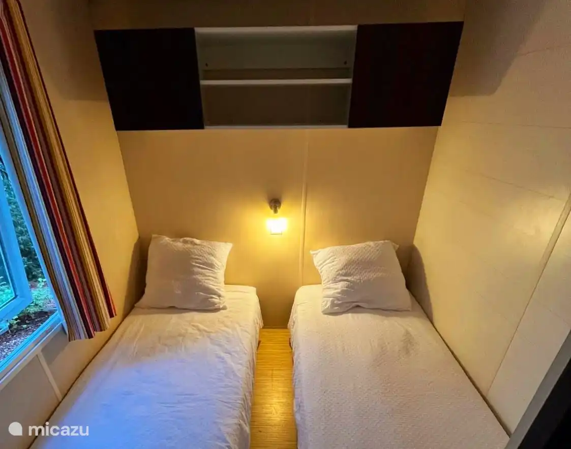 2. Schlafzimmer mit 2x Einzelbetten und Klimaanlage