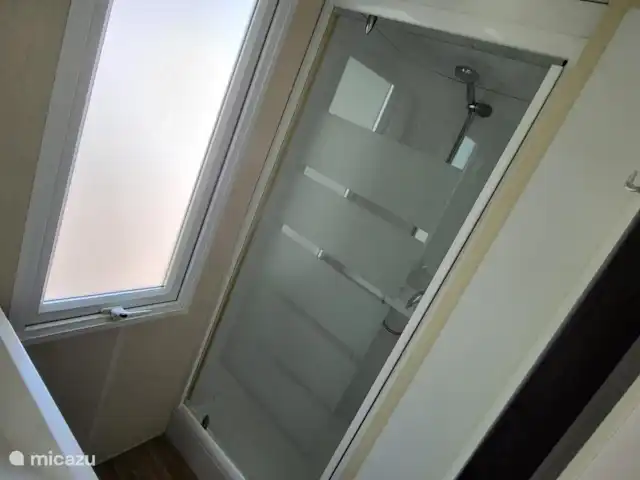 Mobil-home Lei Suves **** | France, Côte d'Azur, Roquebrune-sur-Argens - mobil-home Salle de bain avec douche et lavabo