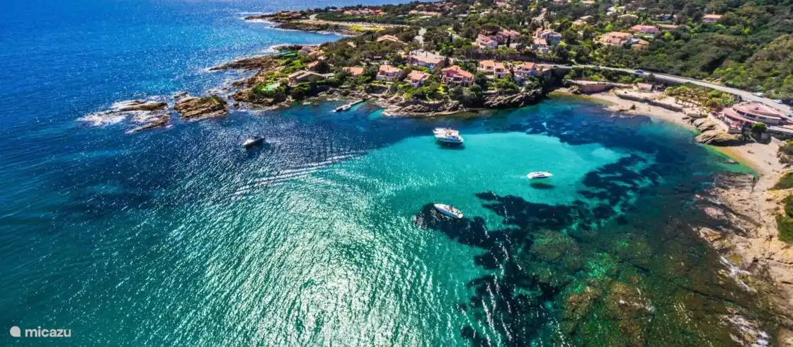 Schöne Buchten und schöne Strände. Genießen Sie in vollen Zügen.