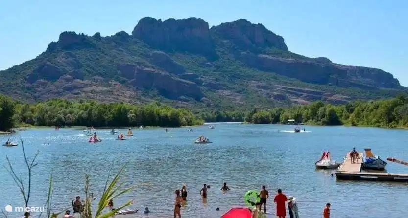 In der Nähe befindet sich auch ein Süßwassersee