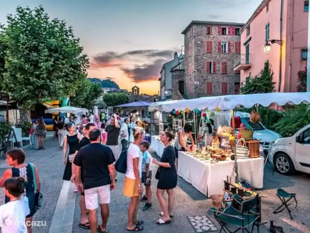 Mobil-home Lei Suves **** | France, Côte d'Azur, Roquebrune-sur-Argens - mobil-home Flâner à travers les nombreux marchés. Profitez de la nourriture délicieuse et des vins fantastiques.