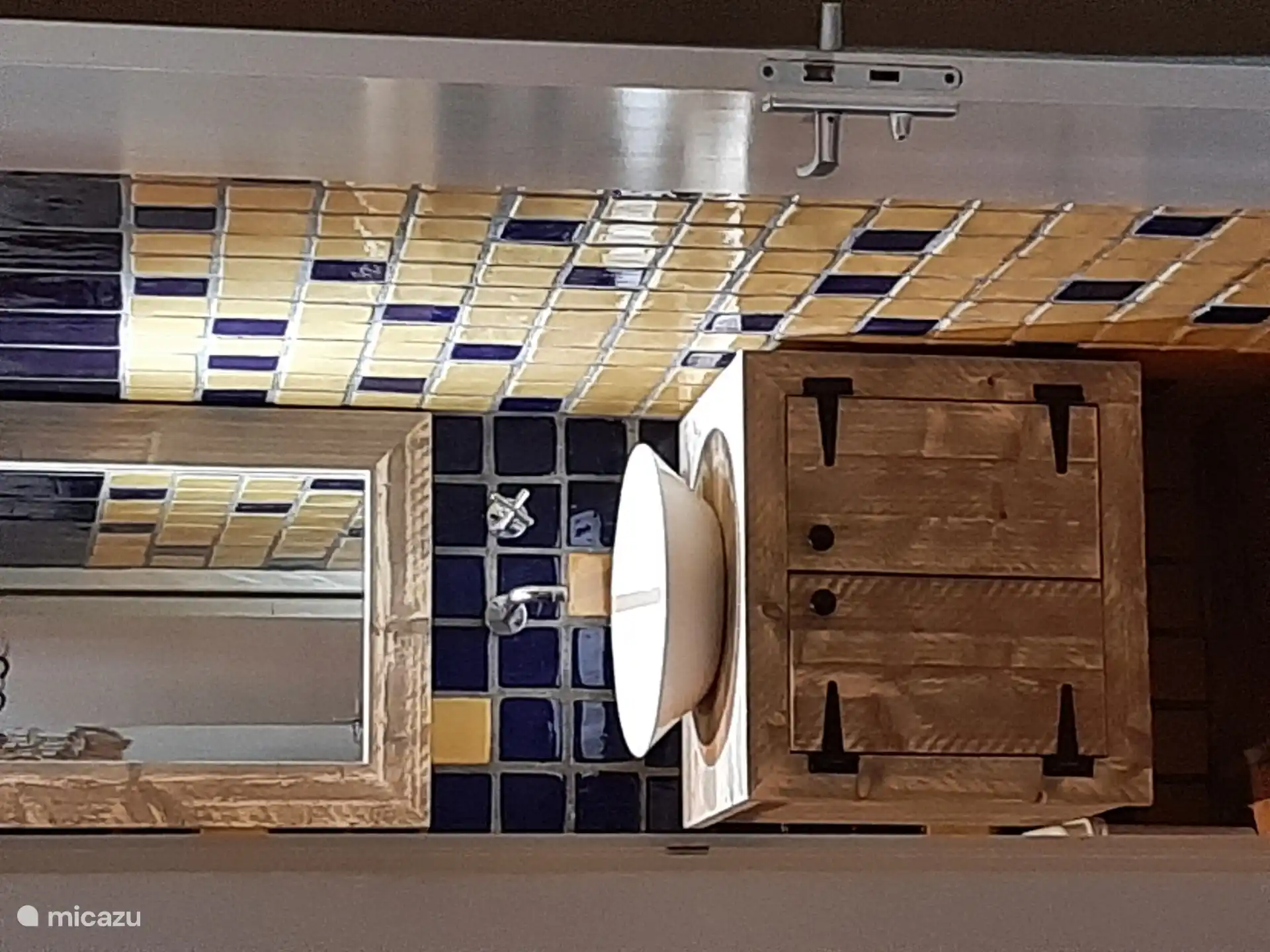 Badezimmer mit Warmwasserdusche