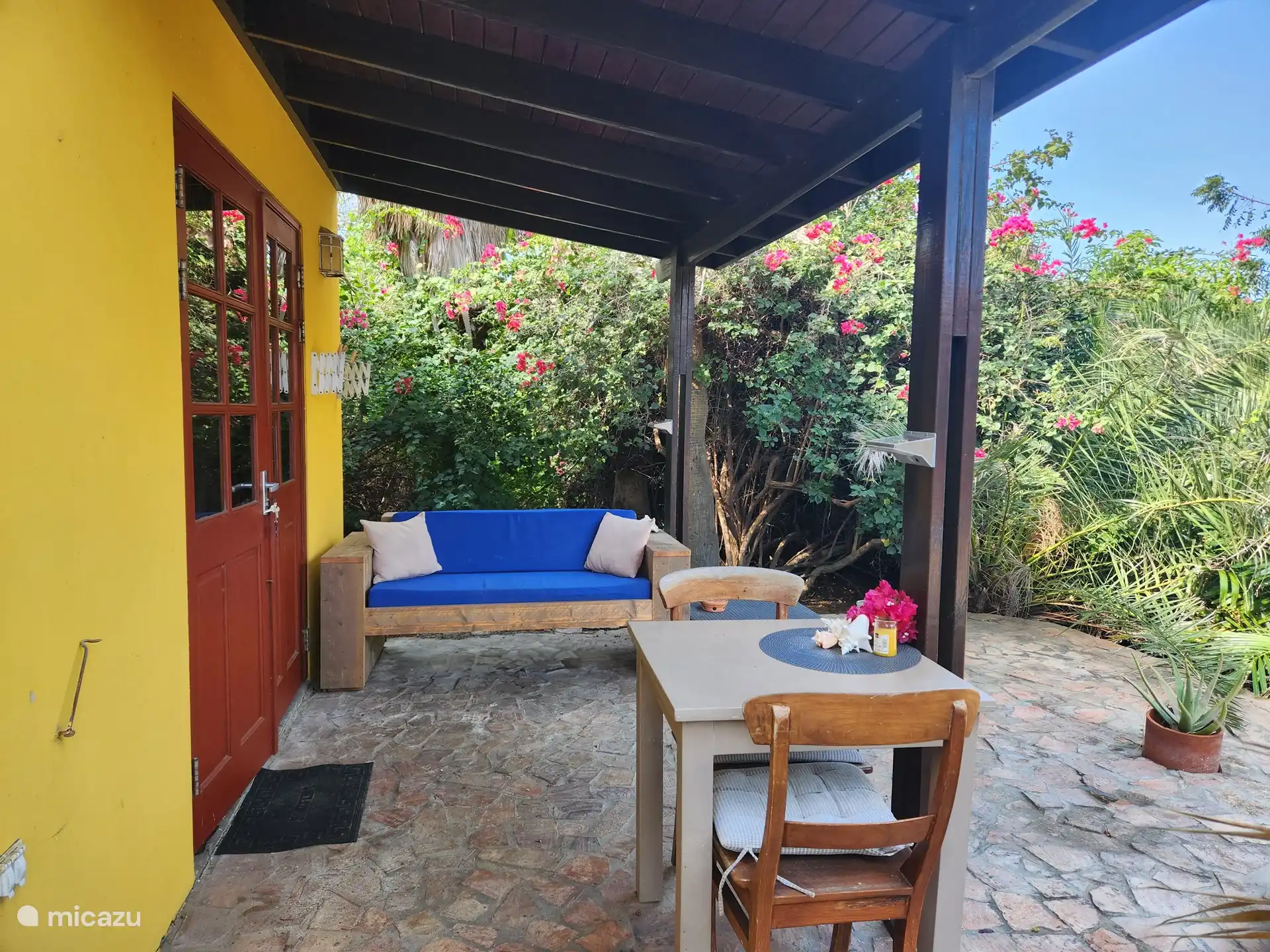 Vor Ihrer Casita können Sie den tropischen Garten auf Ihrer eigenen Terrasse genießen.