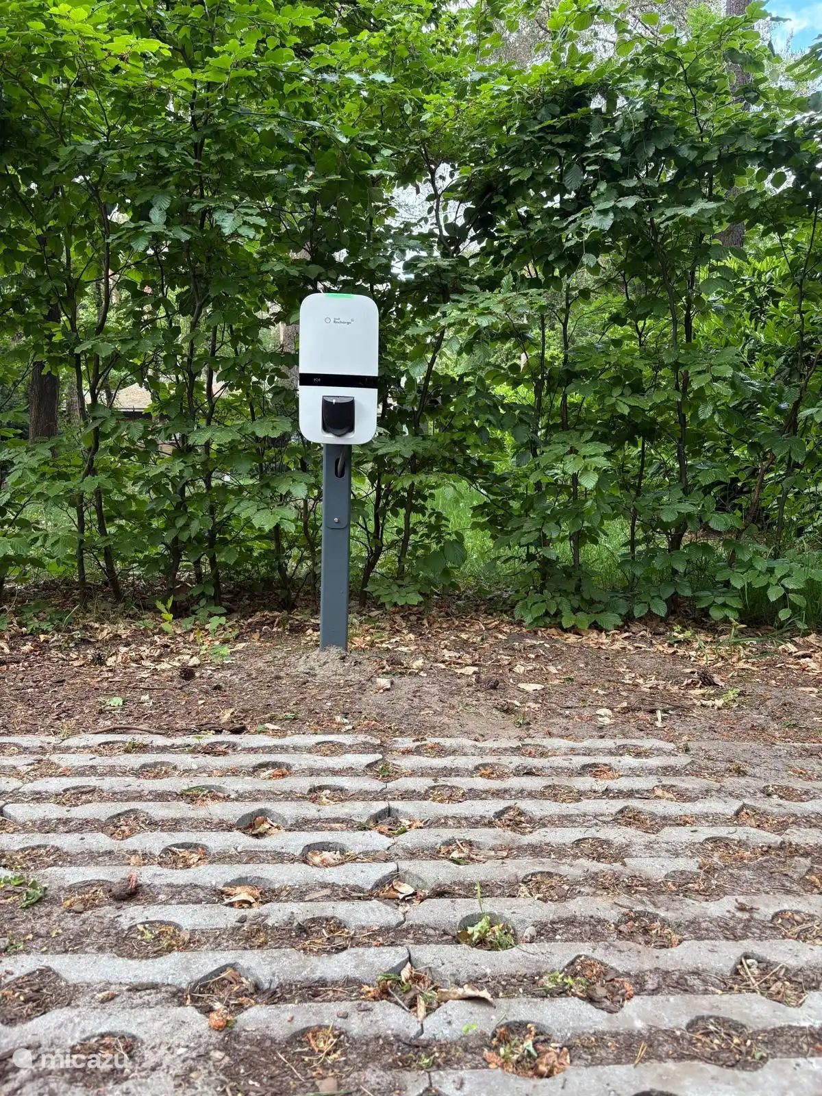 Op aanvraag kan gebruik gemaakt worden van de laadpaal