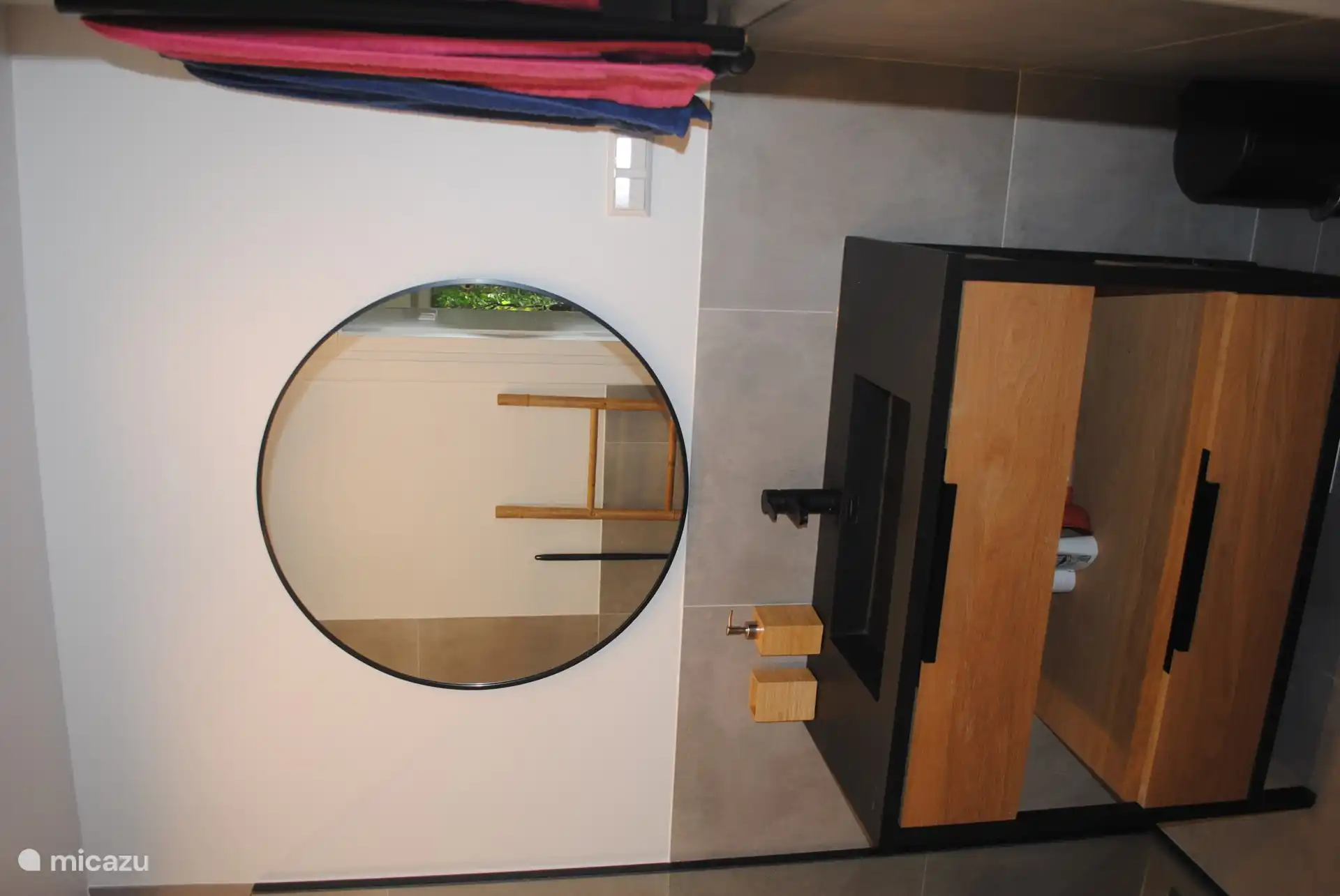 Geheel vernieuwd badkamer