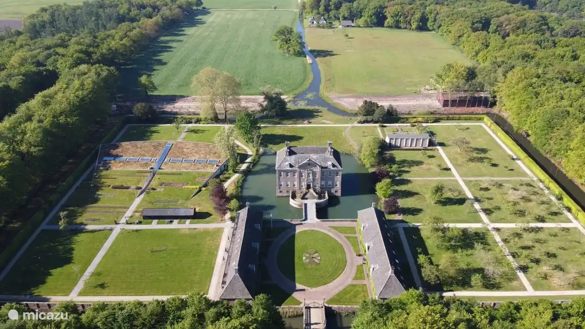 Op 10 minuten rijden ligt landgoed Eerde met fenomenale wandelingen. Natuurmonumenten