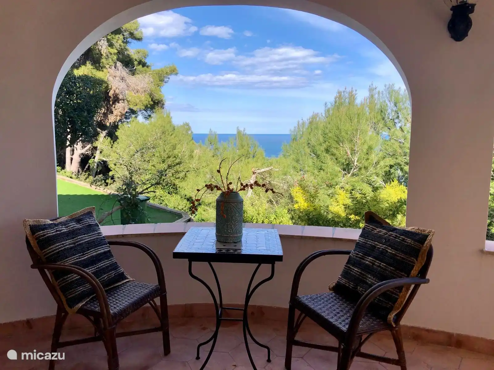 terrasse au rez-de-chaussée