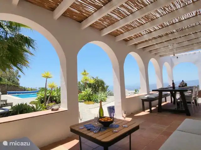 Casa Pajaros avec PISCINE & JACUZZI | Espagne, Costa del Sol, Sayalonga - villa Grande terrasse ombragée avec nouveau salon et vue panoramique