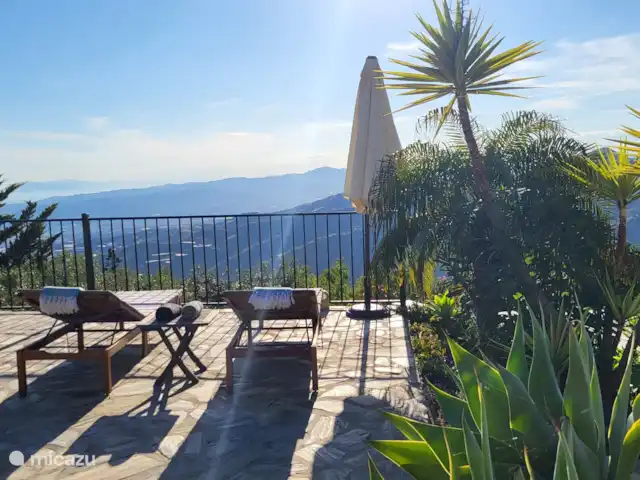 Casa Pajaros avec PISCINE & JACUZZI | Espagne, Costa del Sol, Sayalonga - villa 5 nouveaux transats en bois de luxe