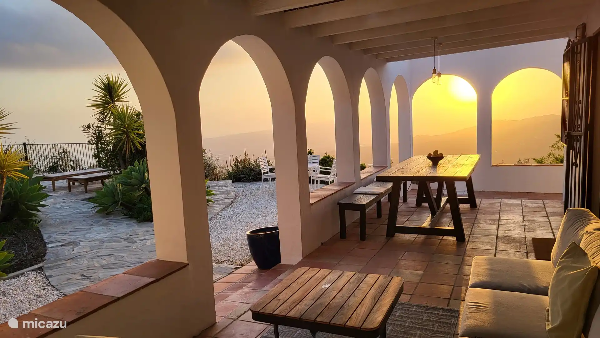 volledig overdekte lounge