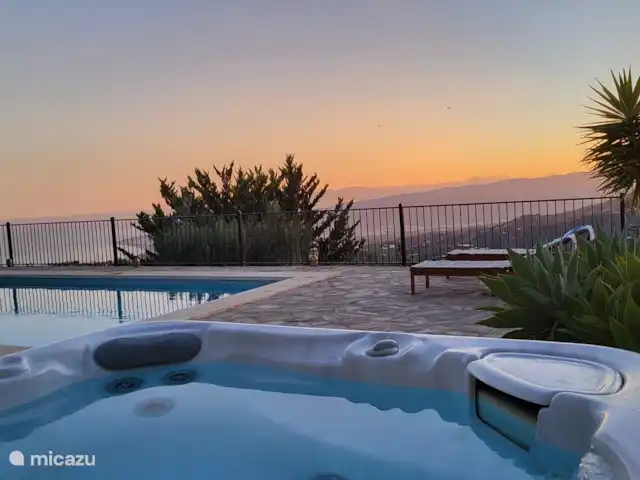 Casa Pajaros avec PISCINE & JACUZZI | Espagne, Costa del Sol, Sayalonga - villa ... Grande piscine 4,5/9 mètres
Jacuzzi de luxe pour 6 personnes