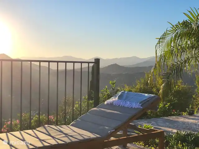 Casa Pajaros avec PISCINE & JACUZZI | Espagne, Costa del Sol, Sayalonga - villa 5 nouveaux transats en bois de luxe avec matelas