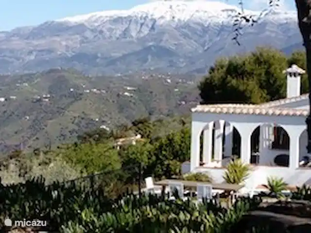 Casa Pajaros avec PISCINE & JACUZZI | Espagne, Costa del Sol, Sayalonga - villa Vue sur la plus haute montagne « Maroma » et les parcs naturels.