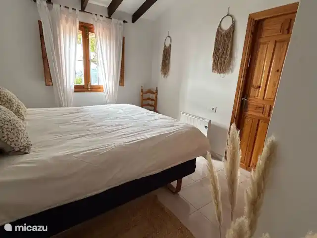 Casa Pajaros avec PISCINE & JACUZZI | Espagne, Costa del Sol, Sayalonga - villa Chambre principale nouvellement meublée avec lit double 180/200