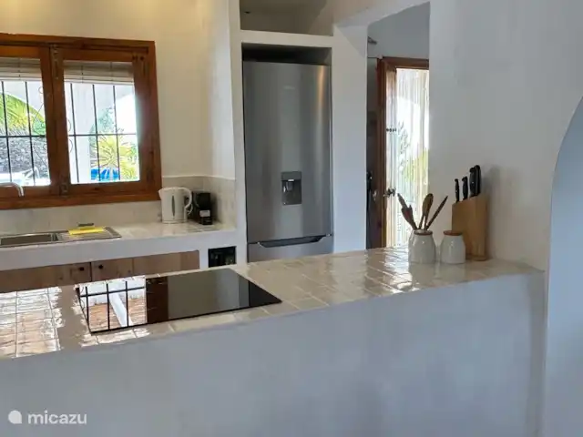Casa Pajaros avec PISCINE & JACUZZI | Espagne, Costa del Sol, Sayalonga - villa CUISINE ENTIÈREMENT NEUVE avec tous les nouveaux appareils, lave-vaisselle, four, micro-ondes combiné, grand réfrigérateur / congélateur avec distributeur d’eau froide, expresso, bouilloire, mixeur,...