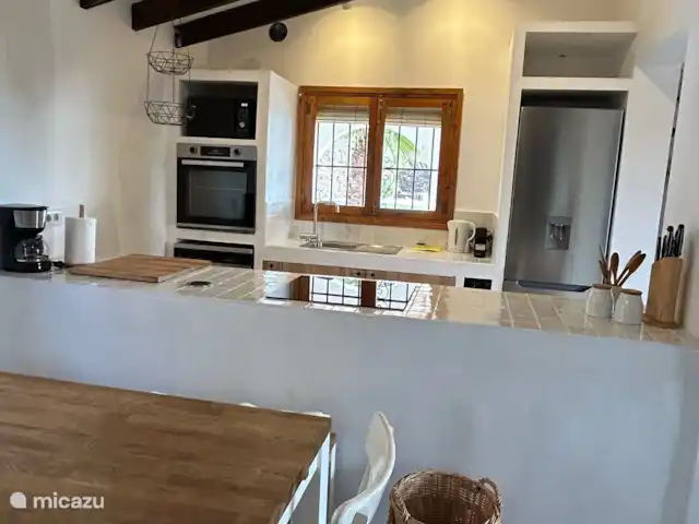 Casa Pajaros avec PISCINE & JACUZZI | Espagne, Costa del Sol, Sayalonga - villa Appareils électroménagers neufs, grand réfrigérateur avec réservoir d’eau de refroidissement, four, micro-ondes, lave-vaisselle, plaque vitrocéramique, mixeur, mixeur, bouilloire, grille-pain, expresso, cafetière traditionnelle,...