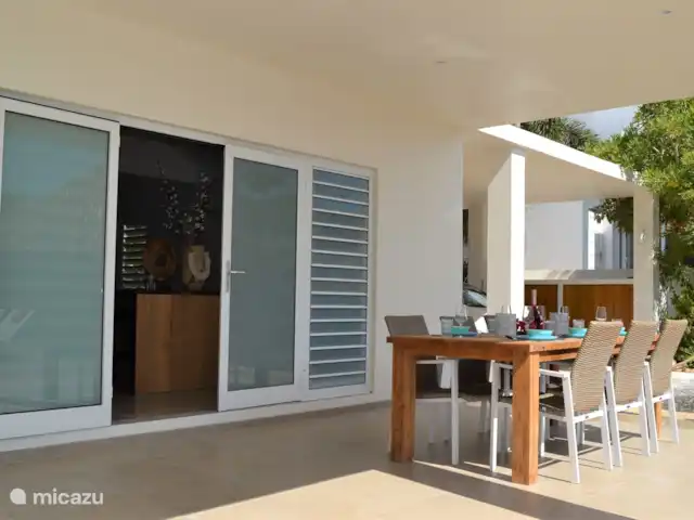 Villa Gigimomo huren in Curaçao, Banda Ariba (oost), Vista Royal - villa Achterzijde villa met openslaande deuren