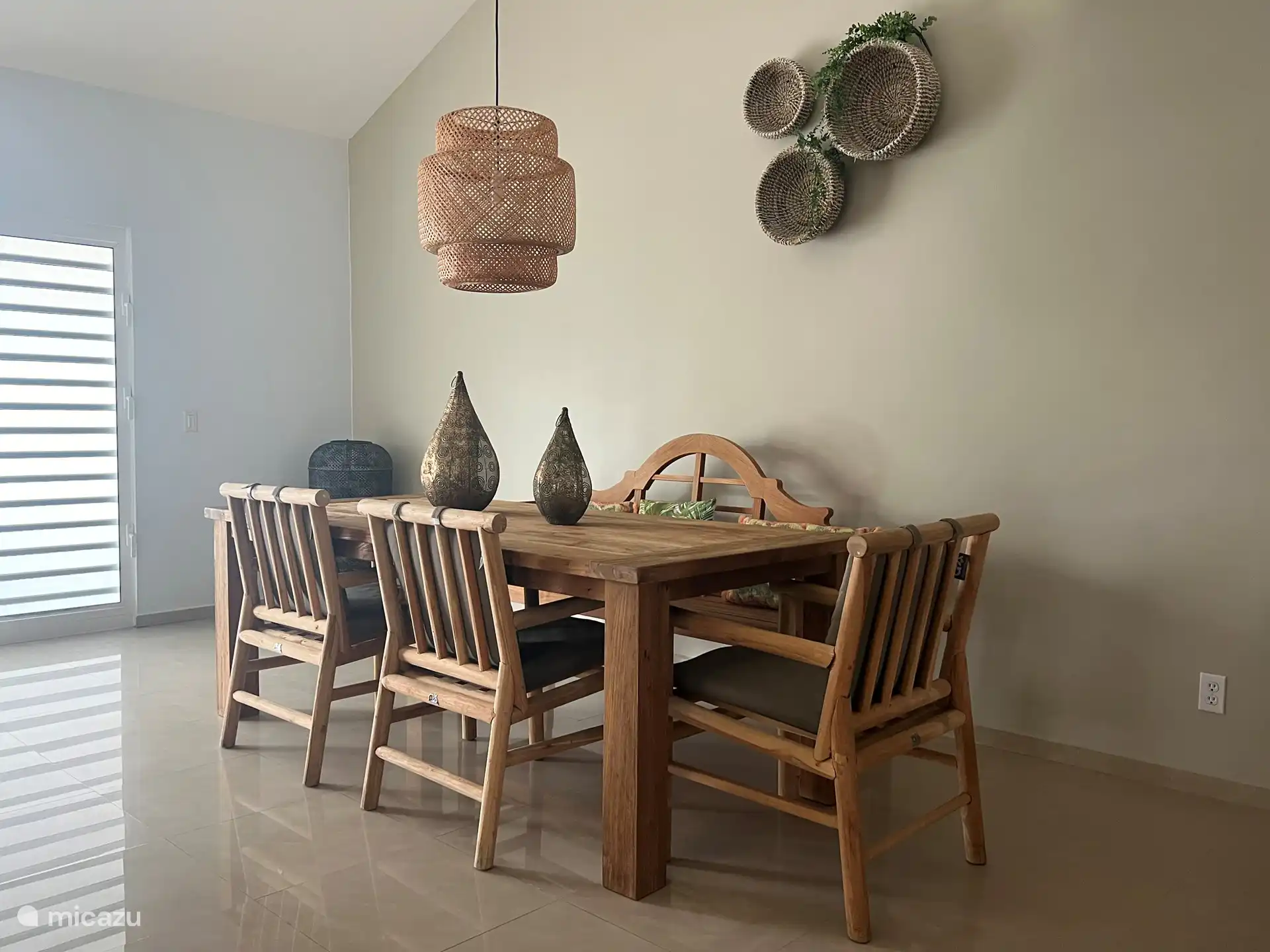 Esstisch für den Innenbereich