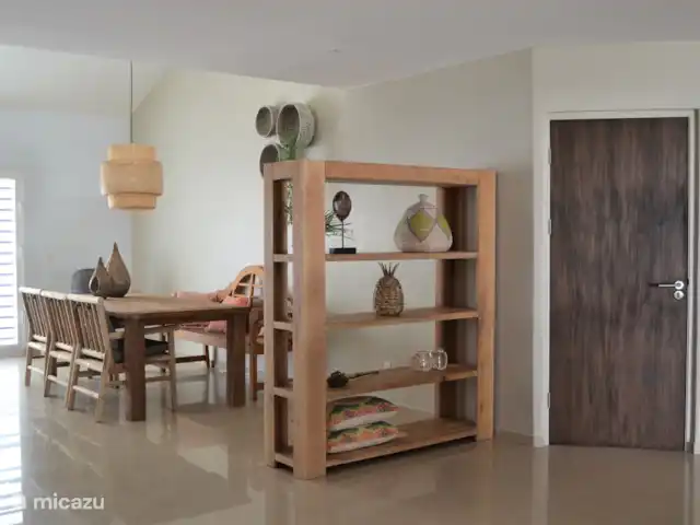 Villa Gigimomo huren in Curaçao, Banda Ariba (oost), Vista Royal - villa Eettafel en deur naar master bedroom