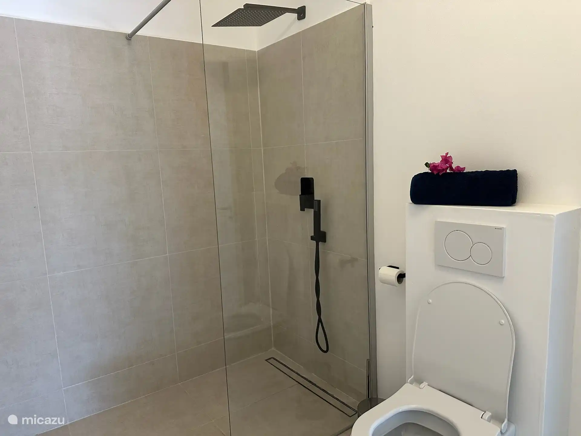 Badezimmer im Schlafzimmer 1