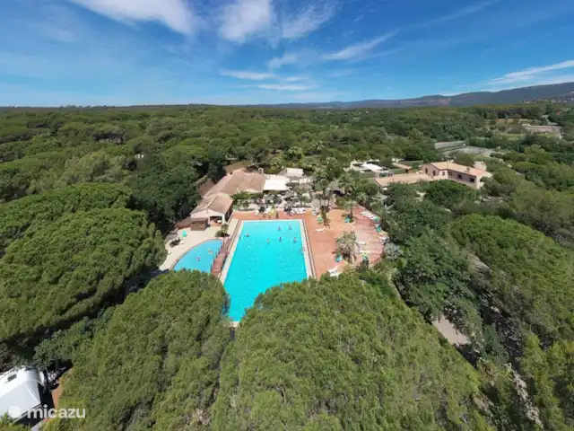 Chalet Coco huren in Frankrijk, Côte d´Azur, Roquebrune-sur-Argens - chalet lucht foto van de camping waar ons chalet staat. max 10km van middenlandse zee,