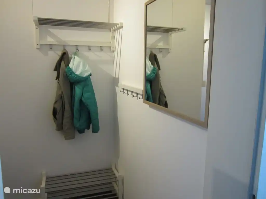 Kleiderschrank mit Schuhschrank