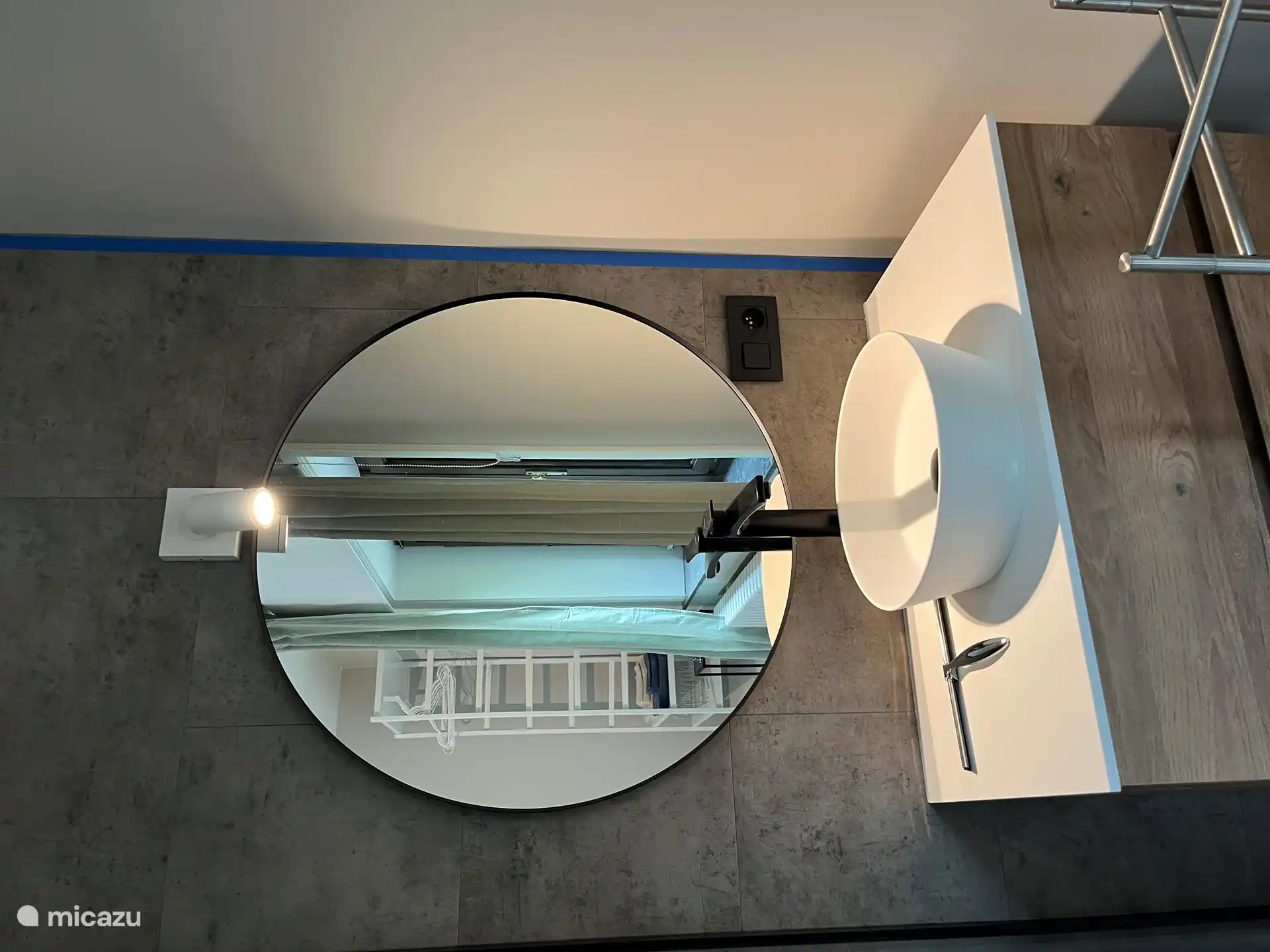 slaapkamer met lavabo