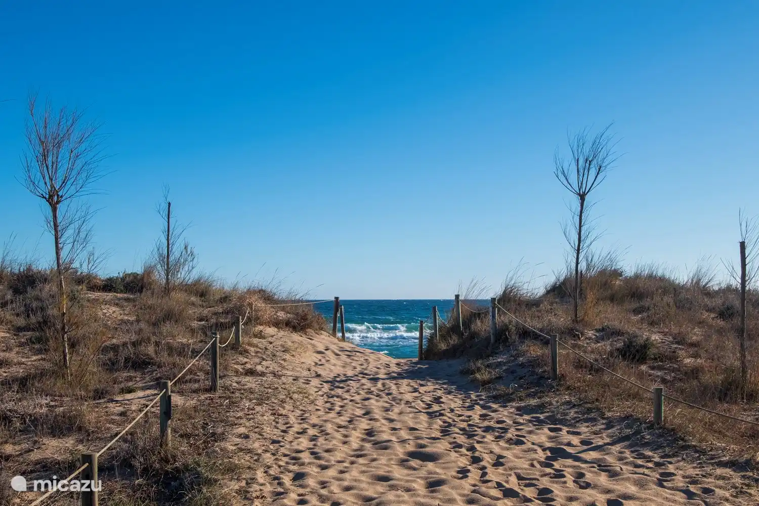 Entrada a la playa de L'Escala, que está a solo 5 minutos en coche del apartamento 