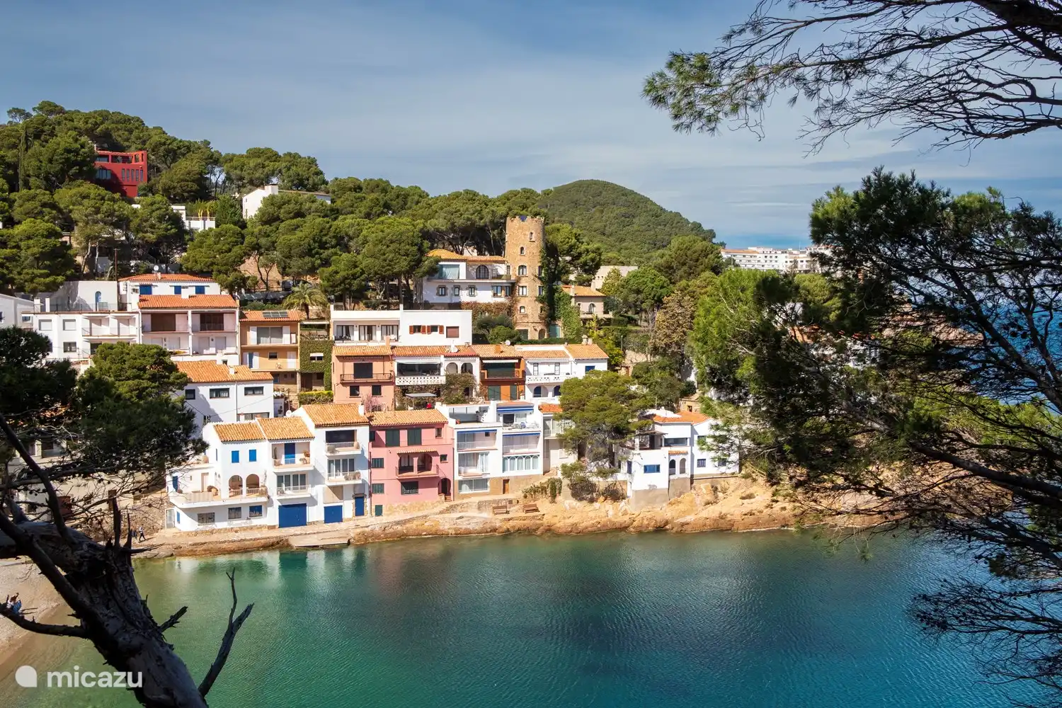 Bahía típica de la Costa Brava. donde también se pueden encontrar restaurantes típicos españoles.