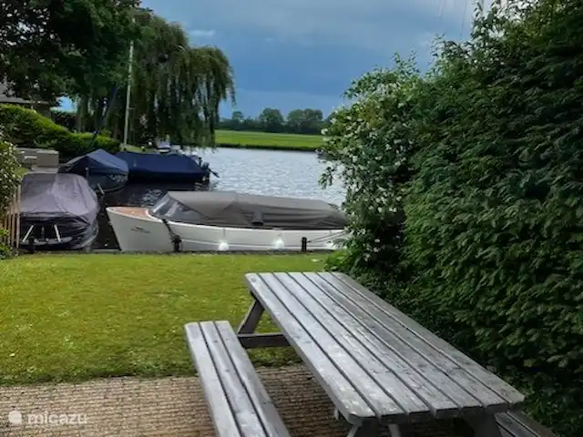 casa de vacaciones Lytse Mar en Países Bajos, Frise, Idskenhuizen - casa vacacional Mesa de picnic que es fácil de mover al sol o a la sombra
