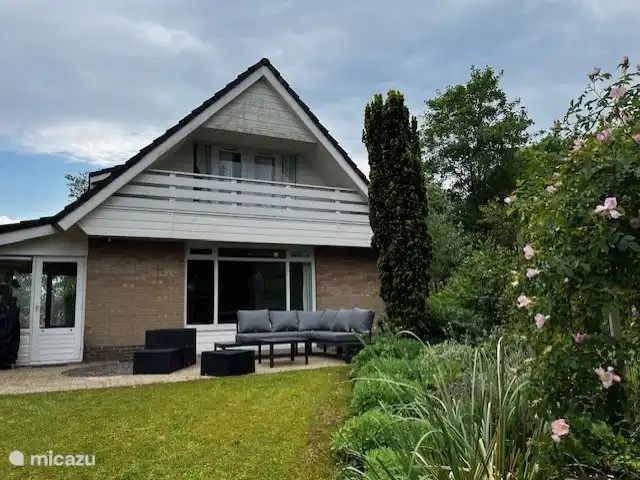 casa de vacaciones Lytse Mar en Países Bajos, Frise, Idskenhuizen - casa vacacional Parte trasera de la casa sobre el agua