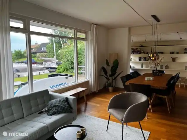 casa de vacaciones Lytse Mar en Países Bajos, Frise, Idskenhuizen - casa vacacional Desde la sala de estar se mira el agua