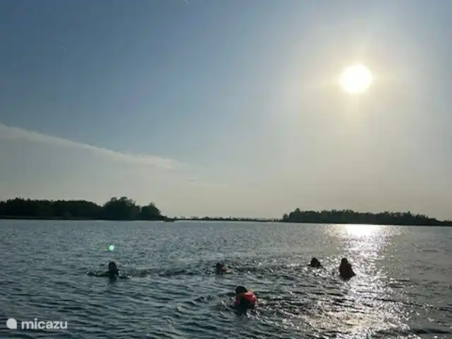 casa de vacaciones Lytse Mar en Países Bajos, Frise, Idskenhuizen - casa vacacional Disfruta nadando en el lago