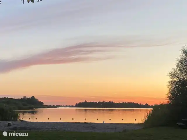 casa de vacaciones Lytse Mar en Países Bajos, Frise, Idskenhuizen - casa vacacional La playa al atardecer