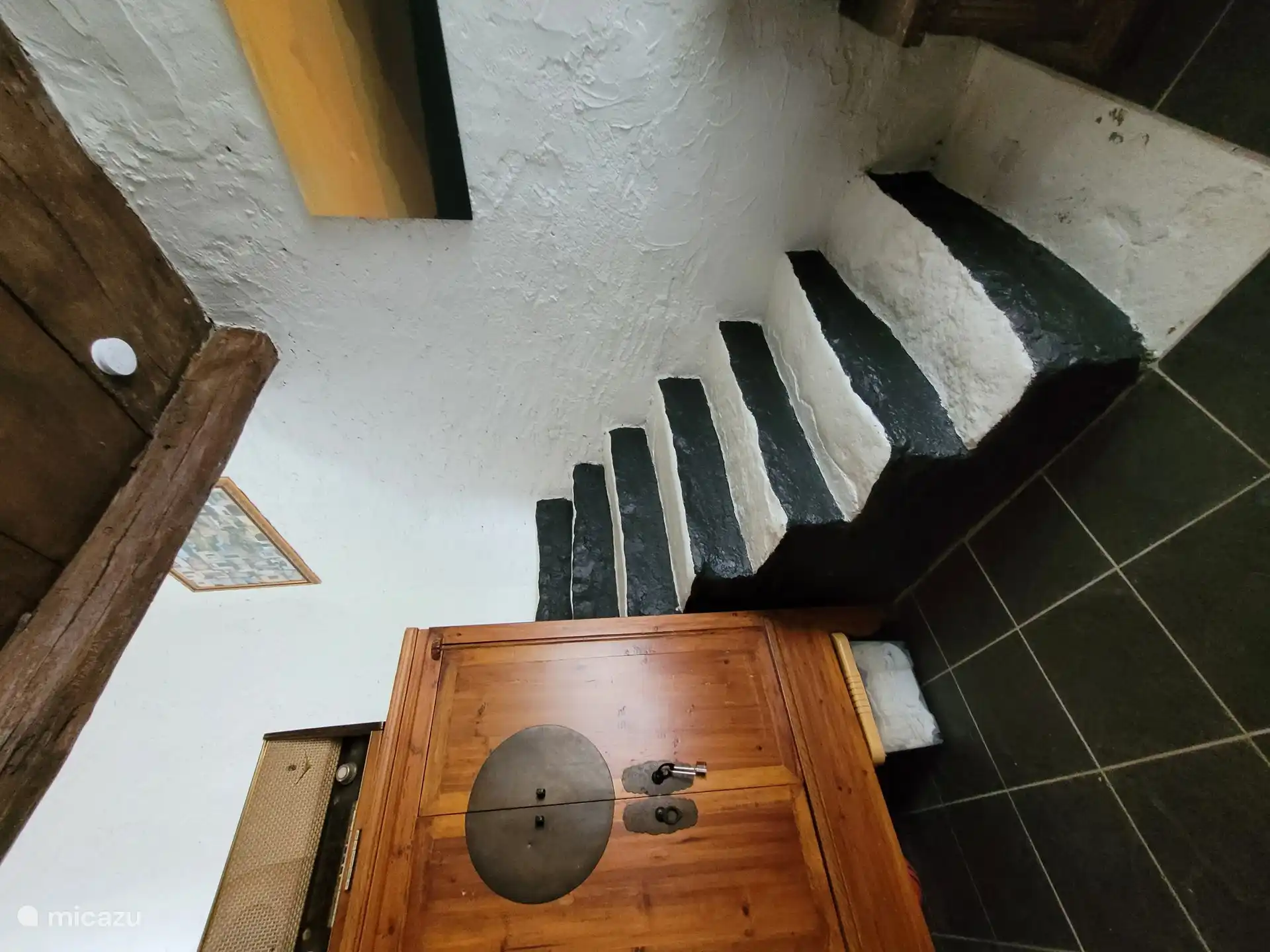 Flur mit Treppe nach oben
