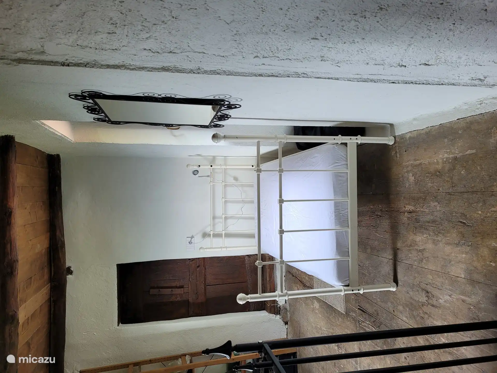 Zusätzliches 1-Personen-Bett auf dem Treppenabsatz