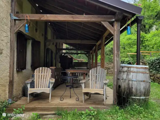 Location de Vacances Italie, Piémont, Niella Belbo, maison de vacances - Casa Rocco  Terrasse couverte à côté de la maison
