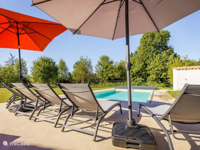 Merlote en Francia, Lot, Fontanes  - casa vacacional Piscina con tumbonas