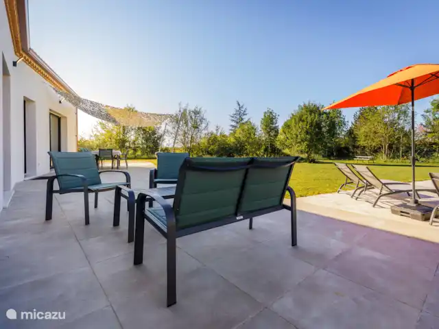 Merlote en Francia, Lot, Fontanes  - casa vacacional Salón situado en el jardín en la terraza