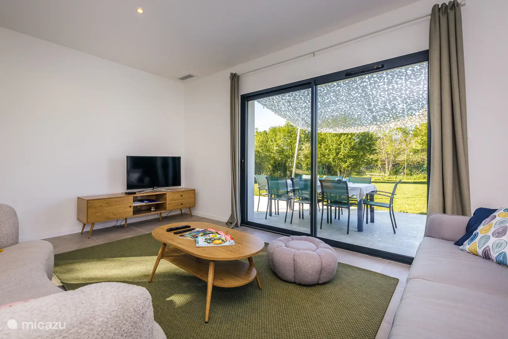 Wohnzimmer mit Gartenblick